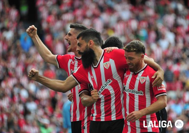 Los jugadores del Athletic celebran el tanto de Asier Villalibre al Cádiz (Foto: LALIGA).