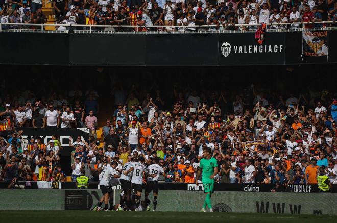 Hugo Duro celebra su gol en el Valencia-Atlético (FOTO: Cordón Press).