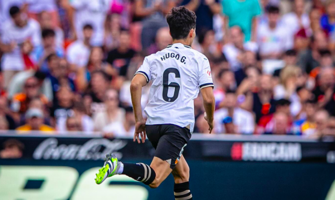 Hugo Guillamón, en su partido 100 con el Valencia CF (Foto: Instagram @hugoguillamon3):
