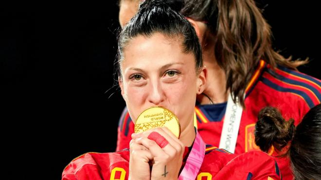 Jenni Hermoso con su medalla de campeona del mundo (Cordon Press)