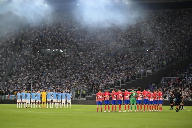 Minuto de silencio en el Lazio-Atlético (Foto: Cordon Press).