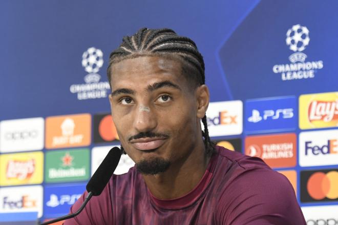 Loic Badé, en sala de prensa (Foto: Kiko Hurtado).