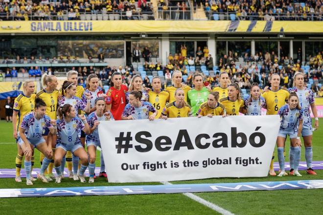 El mensaje de protesta de las jugadoras de Suecia y España (Foto: EFE).