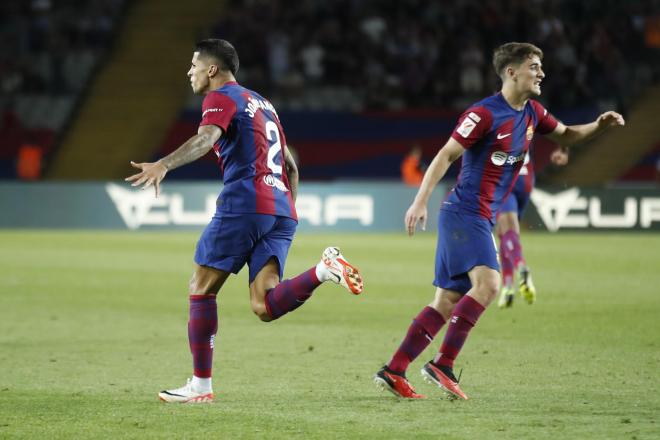 Joao Cancelo celebra el 3-2 en el Barcelona-Celta (Foto: EFE).