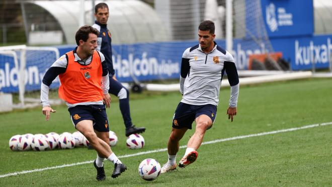 Odriozola y André Silva en un entrenamiento en Zubieta (Foto: Real Sociedad).