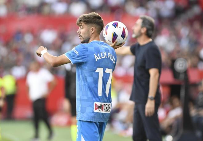 Alejandro Pozo, jugando contra el Sevilla en el Sánchez-Pizjuán (Foto: Kiko Hurtado).