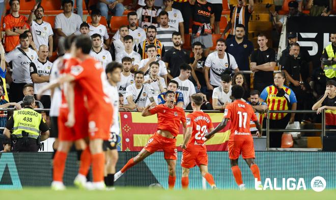 Gol de Carlos Fernández en el Valencia - Real Sociedad (Foto: LALIGA).