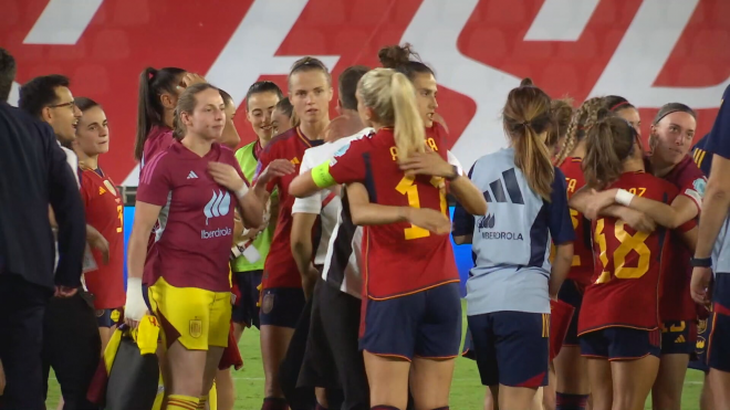 El abrazo entre Alexia Putellas y Montse Tomé: calma tensa en la Selección Española