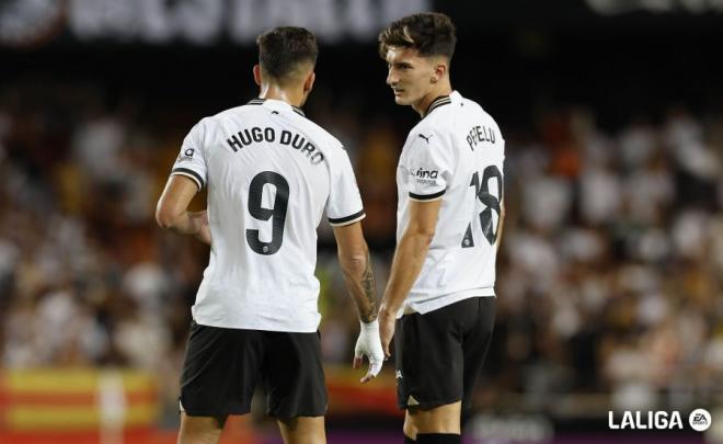 Hugo Duro y Pepelu, en el partido de ida ante la Real Sociedad.