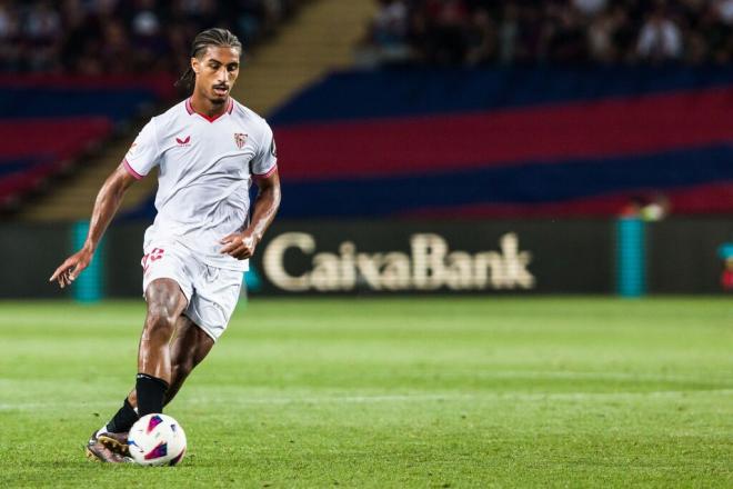 Loic Badé, ante el FC Barcelona (Foto: EFE).