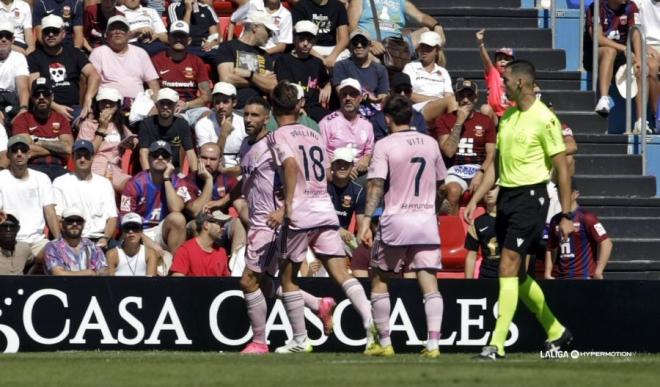 El Oviedo celebra un gol al Eldense (Foto: LaLiga).