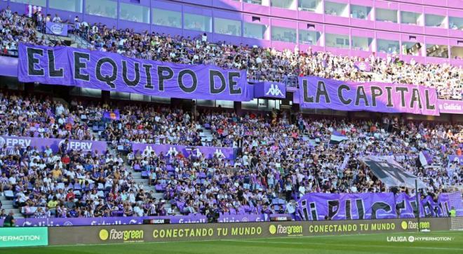 Afición del Pucela en el partido ante el Burgos (Foto: LaLiga).