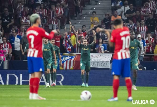 Roger Martí, fuera de la convocatoria del Cádiz, celebra su gol al Atleti (Foto: LaLiga).