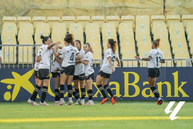 El VCF Femenino celebra la victoria tras el gol de Ainhoa Alguacil (Foto: LaLiga)