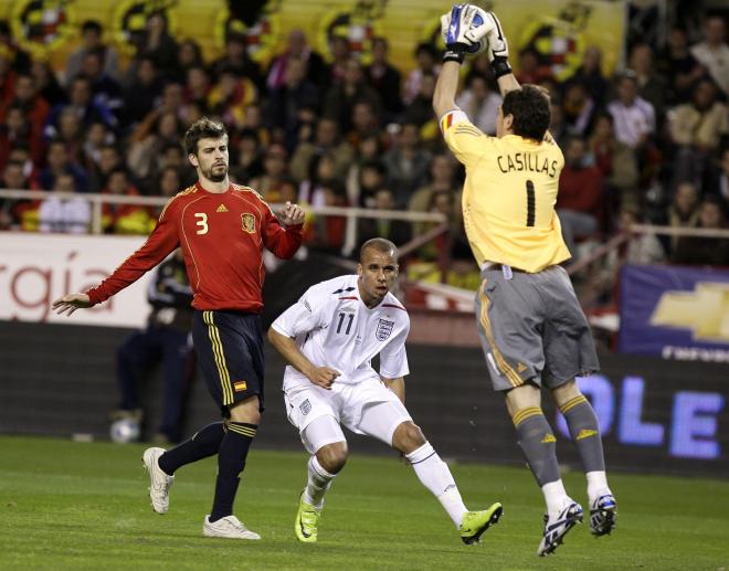 Iker Casillas y Gerard Piqué con la selección española (Cordon Press)