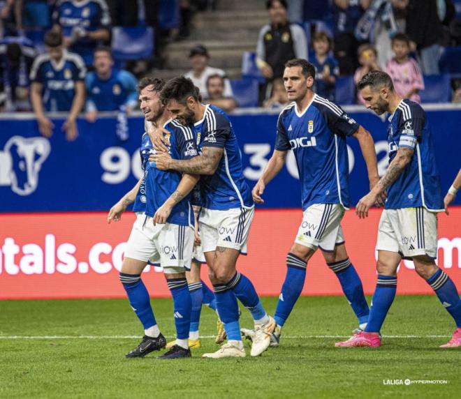 Los jugadores del Oviedo celebran el gol de Sebas Moyano (Foto: LALIGA).