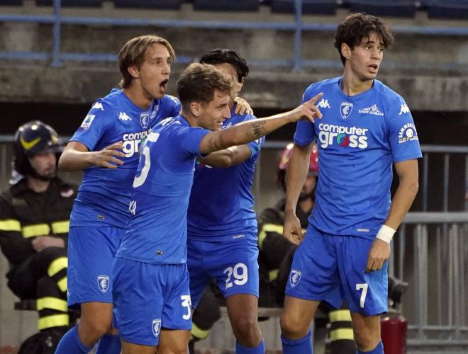 Jugadores del Empoli celebran el tanto de Tommaso Baldazani. Fuente: Cordon Press.