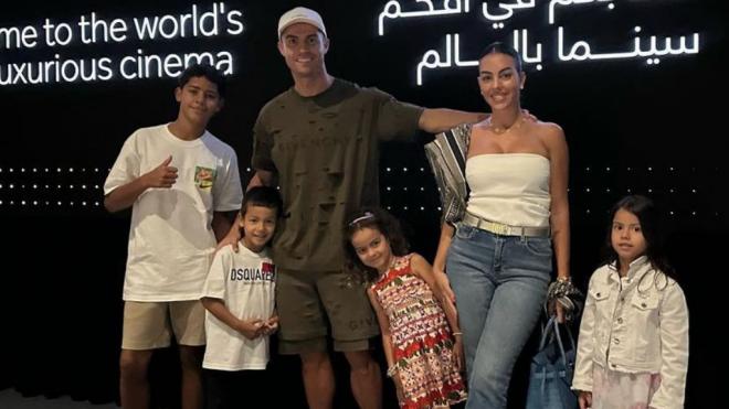 Cristiano Ronaldo, Georgina y sus hijos (@georginagio)