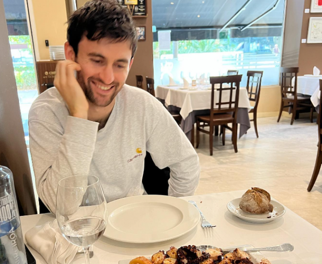 Luca de la Torre comiendo pulpo tras una victoria del Celta (Foto: Instagram).