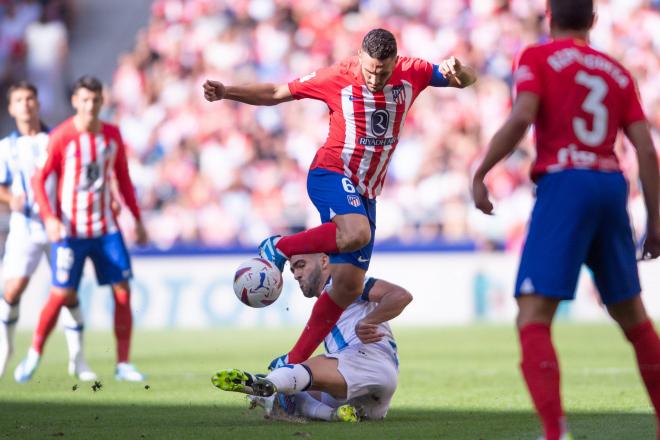 Koke salta a un rival en el Atlético-Real Sociedad (FOTO: Cordón Press).