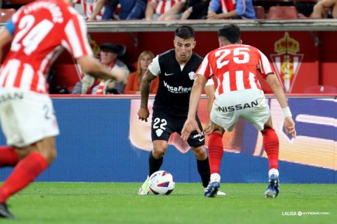 Nico Fernández del Elche en el choque ante el Sporting (Fuente: LALIGA).