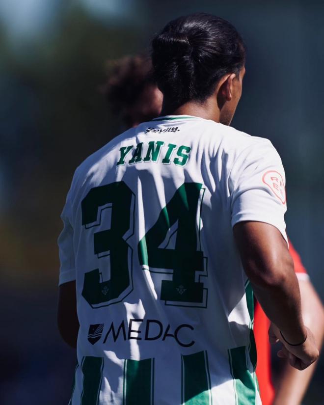 Yanis, en su debut con el Betis Deportivo (Foto: Instagram).