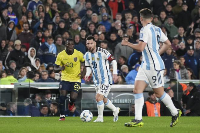 Leo Messi, durante el Argentina-Ecuador. (Fuente: Cordon Press).