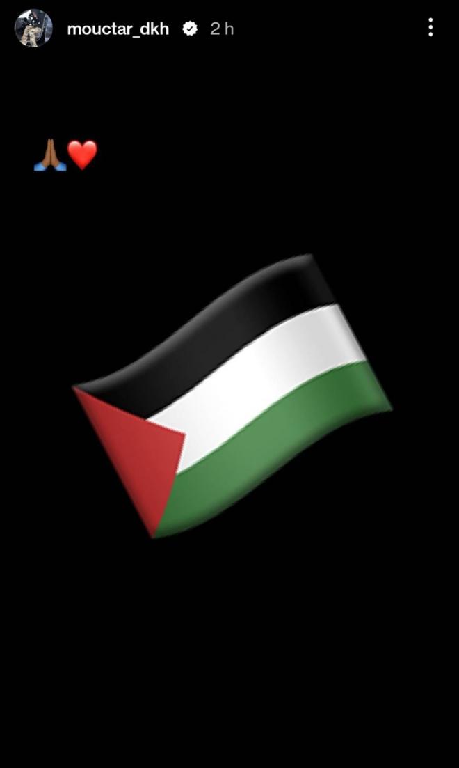 La historia de Mouctar Diakhaby con la bandera de Palestina por el conflicto con Israel.