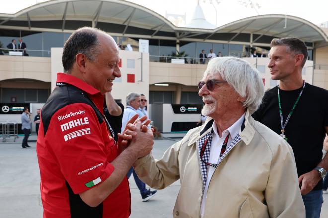 Frederic Vasseur y Bernie Ecclestone, en el GP de Barhéin (Foto: Cordon Press).