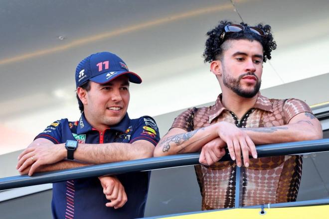 Sergio Pérez y Bad Bunny, en el GP de Miami de Fórmula 1 (Foto: Cordon Press).