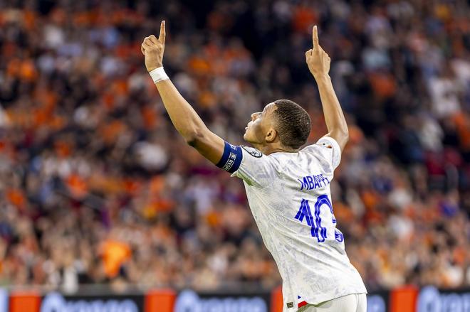 Kylian Mbappé celebrando uno de sus goles a Países Bajos (Foto: Cordon Press).