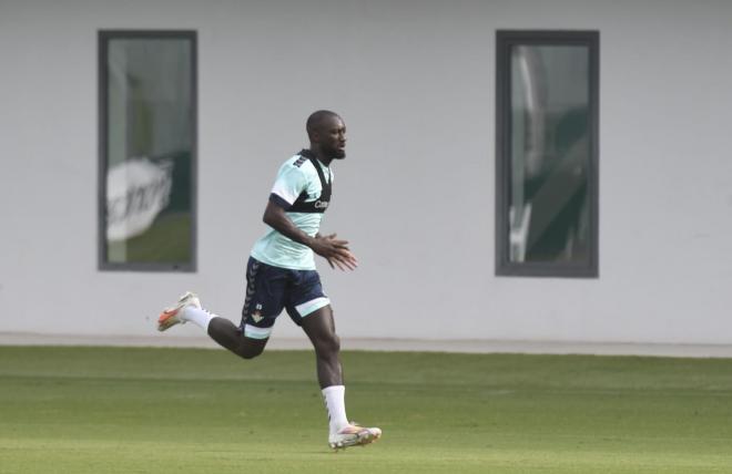 Sabaly, en un entrenamiento (Foto: Kiko Hurtado)