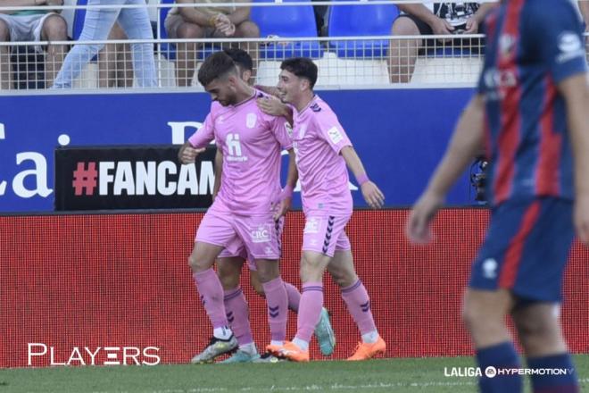 Mario Soberón marca el gol de la victoria del Eldense ante el Huesca. (Fuente: LALIGA).