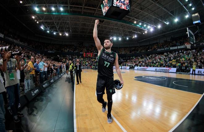 El escolta estonio del Bilbao Basket Kullamae, héroe ante el Baskonia en el derbi de Miribilla (Foto: Aitor Arrizabalaga).