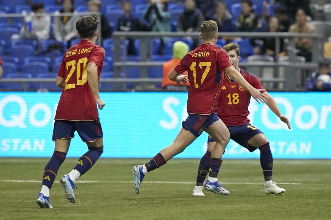 Diego López celebra el primer gol de España sub 21 (Foto: @sefutbol).
