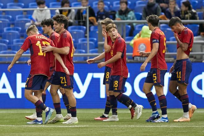Fran Pérez celebra el primer gol de España sub 21 (Foto: @sefutbol).