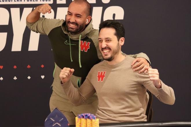 Adrián Mateos celebra la obtención del título de la EPT de Chipre. (Fuente: Winamax).