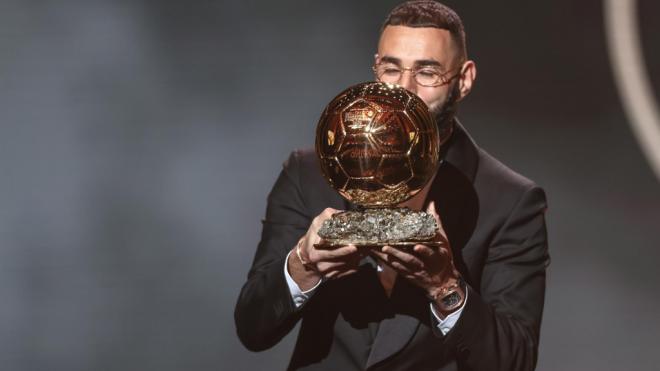 Karim Benzema recoge el Balón de Oro. (Cordon Press)