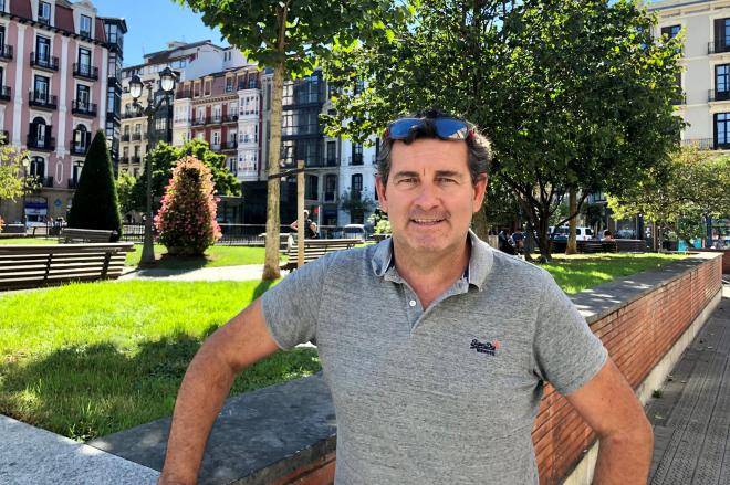 Joseba Núñez, director deportivo del Barakaldo CF, nos atiende amablemente en Bilbao (Foto: DMQ Bizkaia).