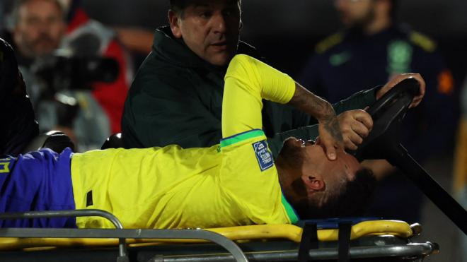 Neymar sale entre lágrimas del campo (@FabrizioRomano)