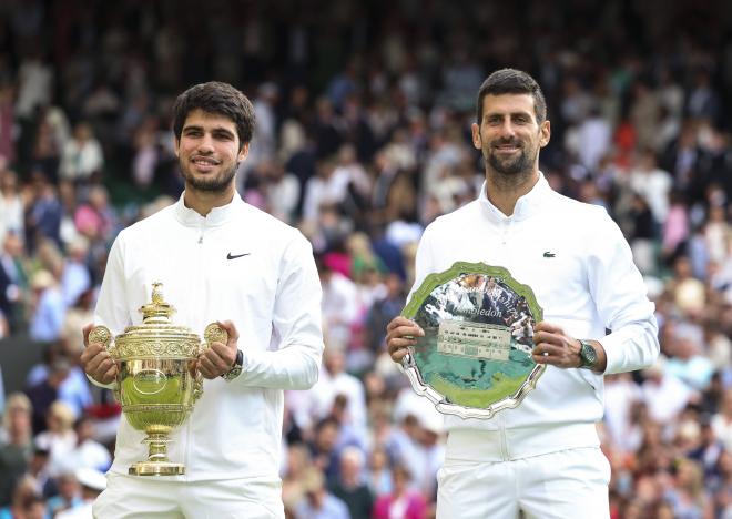 Alcaraz y Djokovic en Wimbledon. (Foto: Cordon Press)