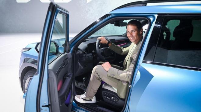 Rafa Nadal, con su nuevo KIA (Foto: redes sociales).