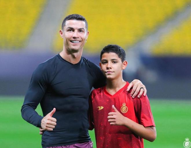 Cristiano Ronaldo junto a su hijo mayor (@cristiano)