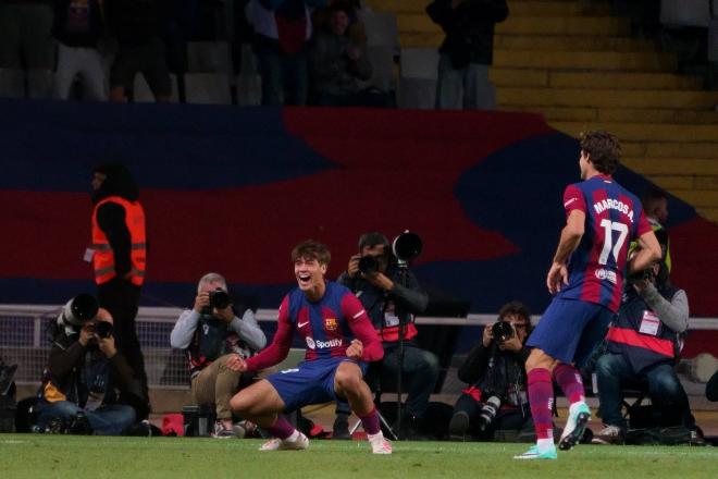 Marc Guiu celebra su gol con el Barça. (Foto: Cordon Press).