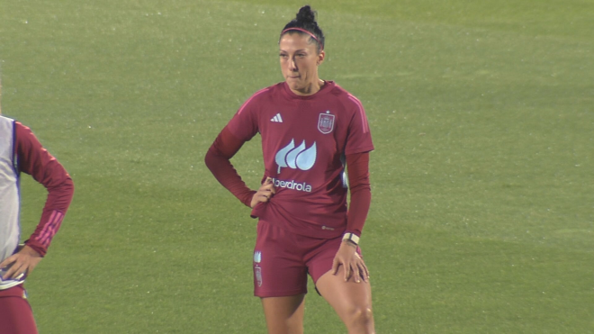 Jenni Hermoso, seria durante el primer entrenamiento de la selección española.