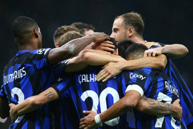 Los jugadores del Inter celebran uno de los goles ante el Salzburgo (FOTO: Cordón PresS).