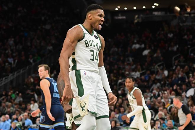 Giannis Antetokounmpo en un partido de pretemporada con los Milwaukee Bucks. Foto: Cordon Press