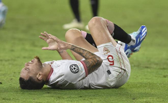 Ocampos se lamenta en la derrota ante el Arsenal (Foto: Kiko Hurtado).