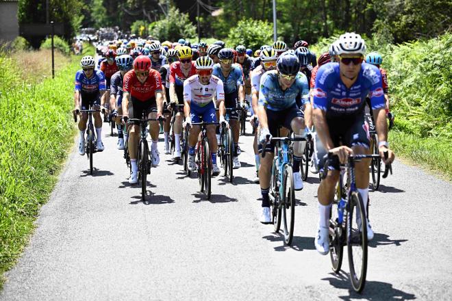 Un pelotón de ciclistas en acción durante la 7ª etapa del Tour de Francia 2023. Foto: Cordon Press.