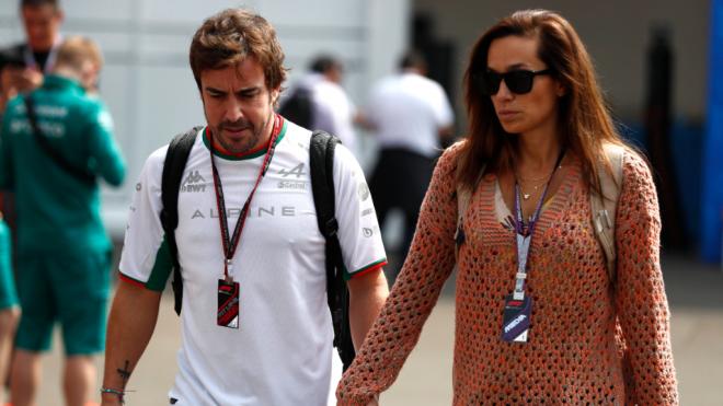 Fernando Alonso y Andrea Schlager en 2022 (Foto: Cordon Press).